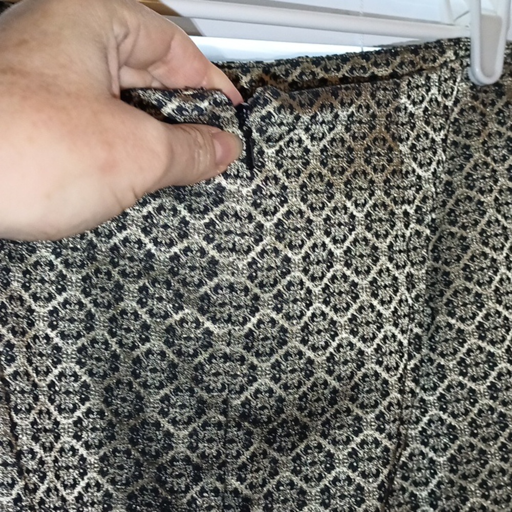 Ann Taylor black and gold jacquard skirt - Picture 4 of 10